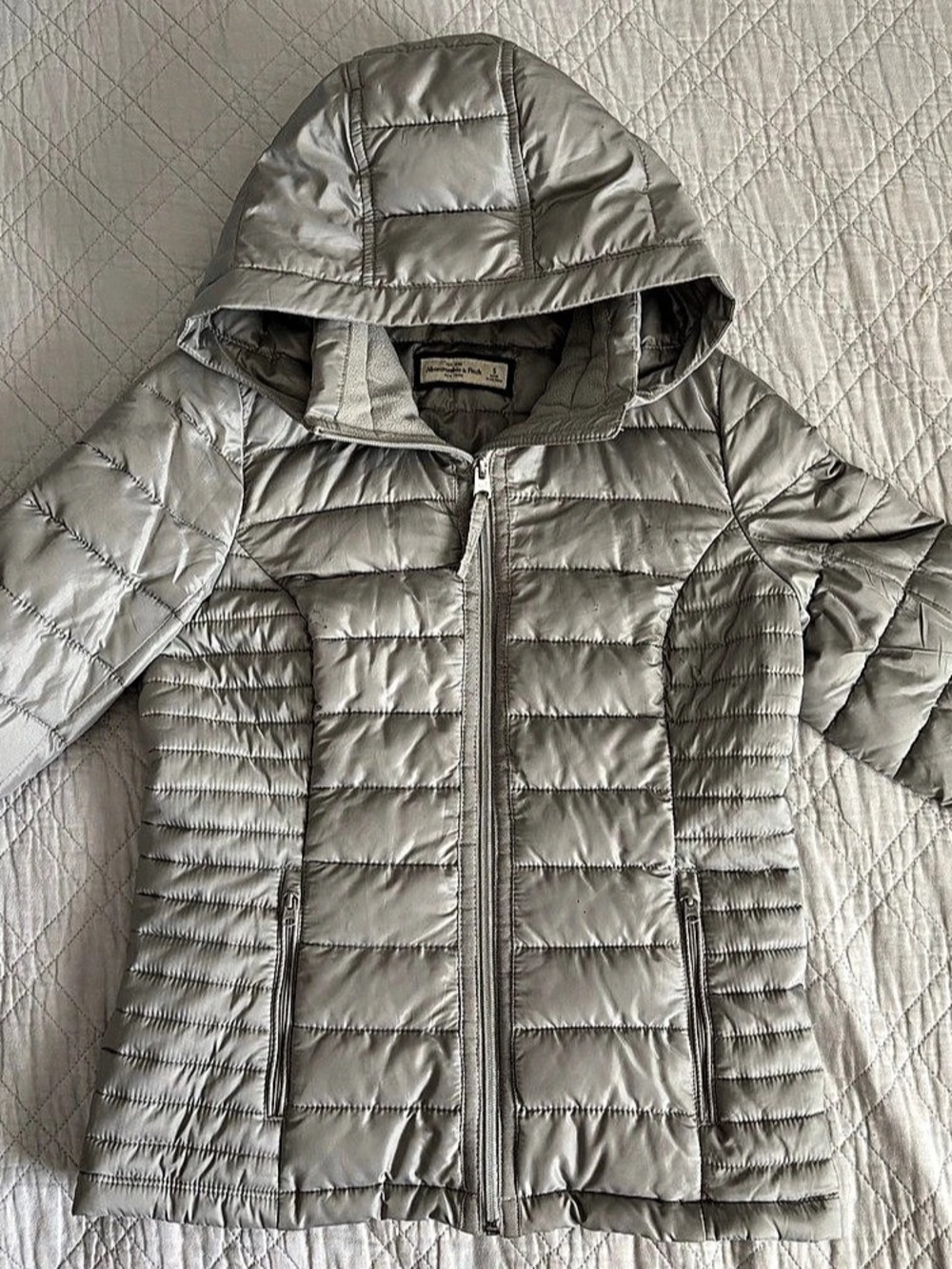 Abercrombie & Fitch Hooded Puffer Jacket in Silver Size Small